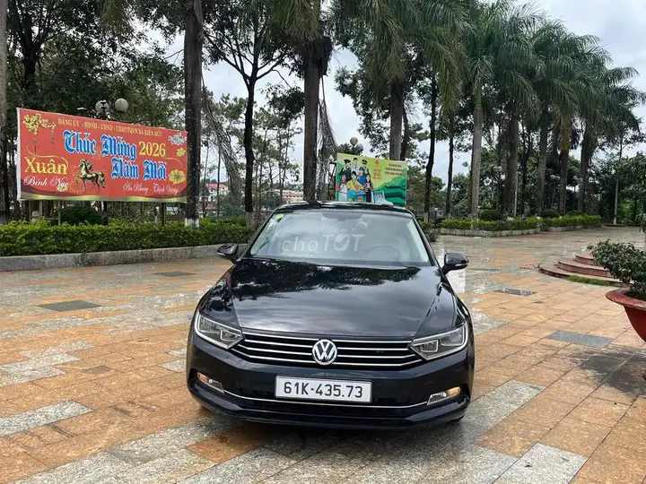 Volkswagen Passat, черный, автомат, 5 мест