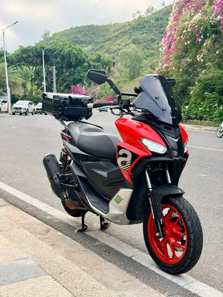 APRILIA SR GT 200