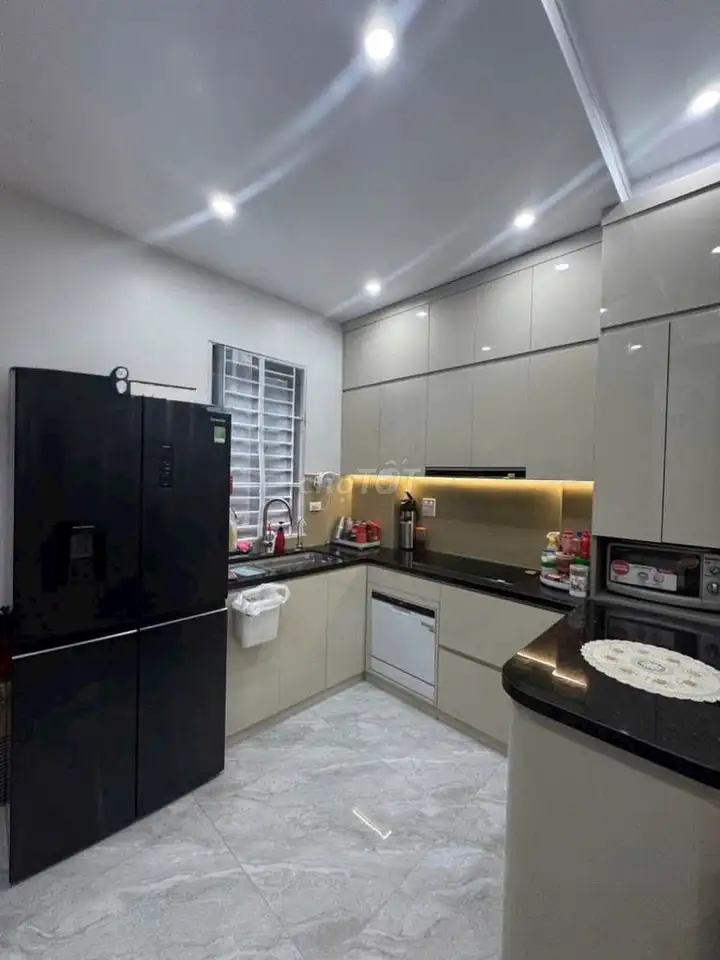 Nhà 5 tầng đẹp, trung tâm Gia Thụy, Long Biên, giá nhỉnh 8 tỷ
