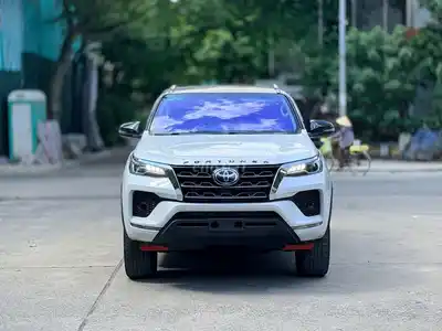 Toyota Fortuner 2022 2.4L 4x2 AT Белый