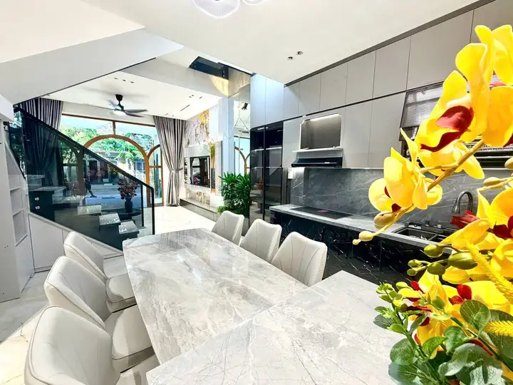 Дом 3 этажа: 3 спальни, 4 санузла, Hoa Minh