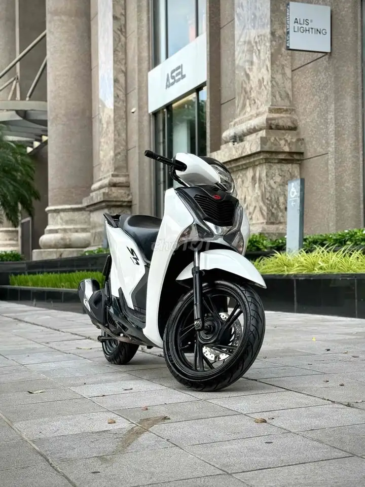 Honda SH 125 CBS 2018 белый Спорт с красивым номером
