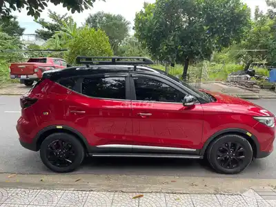 Красный кроссовер MG ZS 5 мест импортный