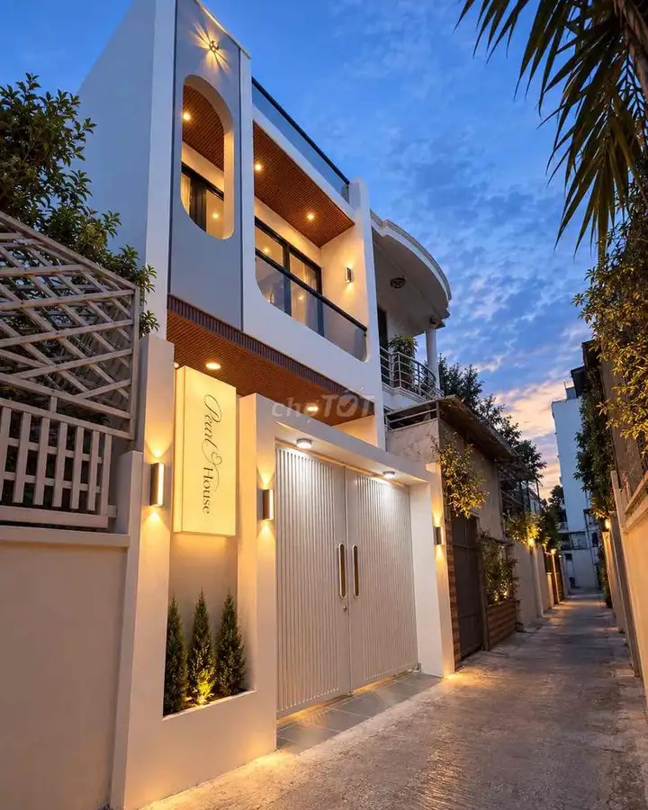 Дом Pearl House у здания PH – с мебелью и документами