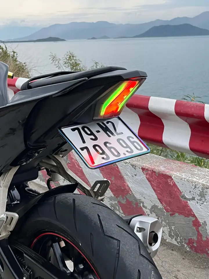 Yamaha R15