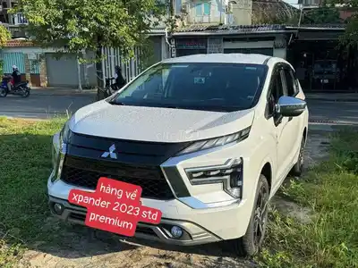 Mitsubishi Xpander Premium 2023 Белый 7 мест