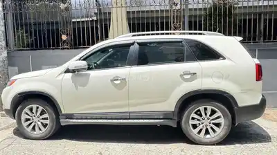 Kia Sorento 2013, белая, пробег 108 000 км