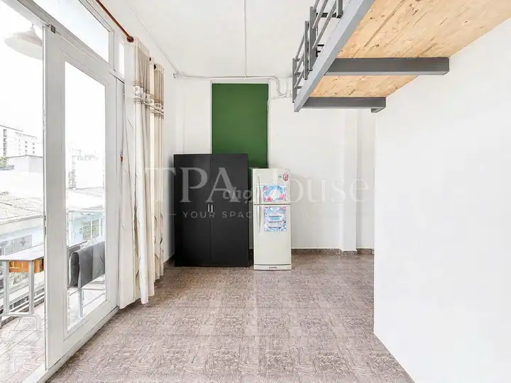 Аренда комнаты 38/ Тан Канг с антресолью + балконом – рядом с Vinhomes