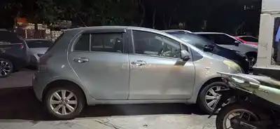 Тойота Ярис 2010 1.3 Авто Серебро