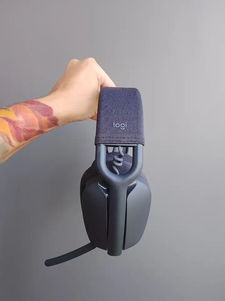 Гарнитура Logitech Zone Vibe 100, наушники Marshall Major IV, босоножки и сабо Massimo Dutti, краска для волос, растение