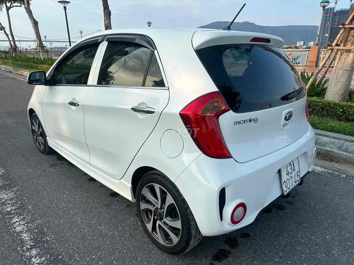 Kia Morning Si AT 2017 Белый 76000 км Кожаный салон