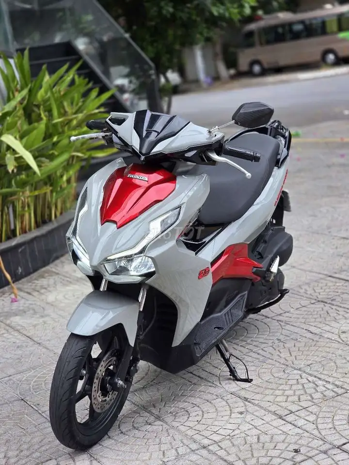 Honda Air Blade серо-цементный нового поколения