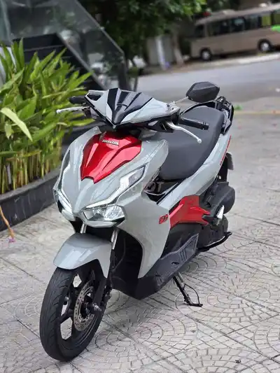 Honda Air Blade серо-цементный нового поколения