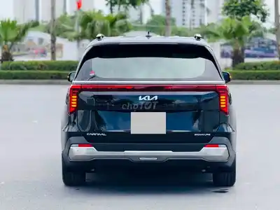 Минивэн Kia Carnival Signature 2024 Черный 9000км