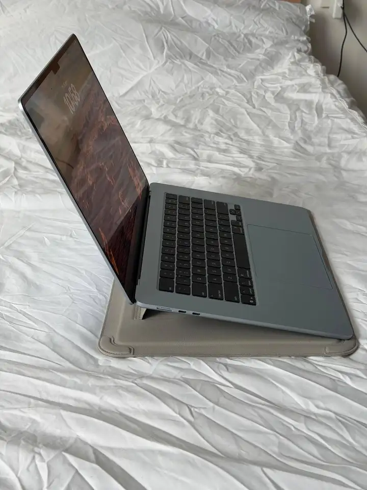 Чехол-подставка для ноутбука 15"