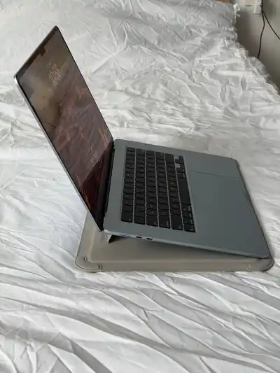 Чехол-подставка для ноутбука 15"