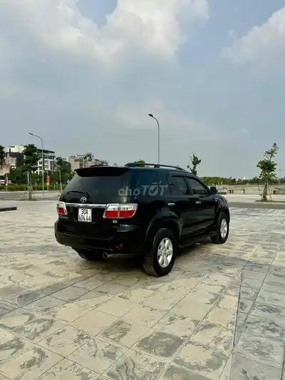 Toyota Fortuner 2.7 4WD черный 7 мест автомат