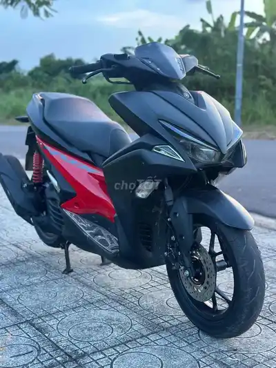 Yamaha NVX 125 куб. см 2017, черный, красный