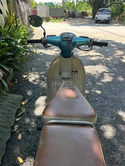 Honda Cub 82 синего цвета