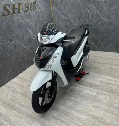 Honda SH 125i 2012 белый-чёрный, полностью оригинал