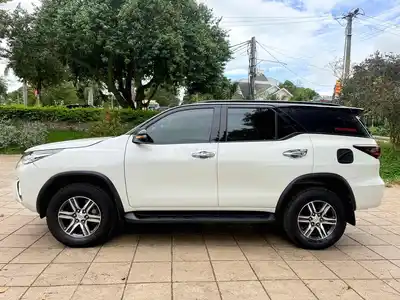 Toyota Fortuner 2018 4x2AT Дизель 70 тыс. км Белый