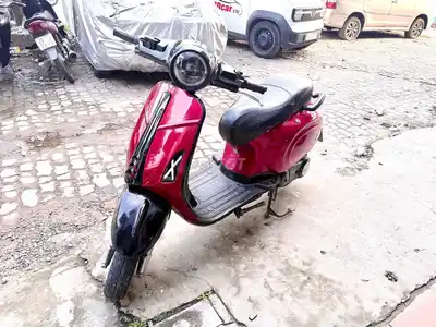 Электроскутер Vespa с 5 большими аккумуляторами