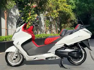 Honda Silver Wing 600cc белый/красный