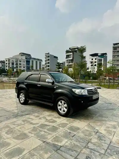 Toyota Fortuner 2.7 4WD черный 7 мест автомат