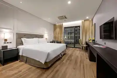Апартаменты с золотым декором Hoa Binh Green, 1 спальня, премиум