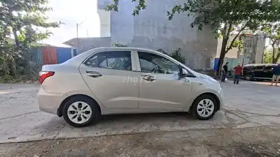 Седан Hyundai i10 2019 МКПП Серебристый