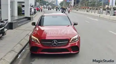 Mercedes-Benz C300 AMG 2019 красный кристалл 28000 км