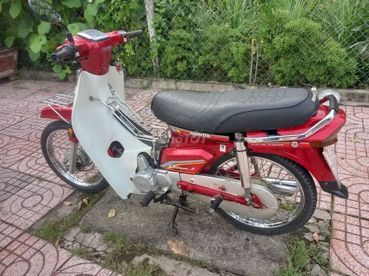 Honda Dream Thái 7-ступенчатая, красная