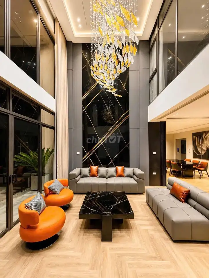 Bán nhà mặt phố Nguyễn Sơn, 90m2, 2 thoáng, thang máy