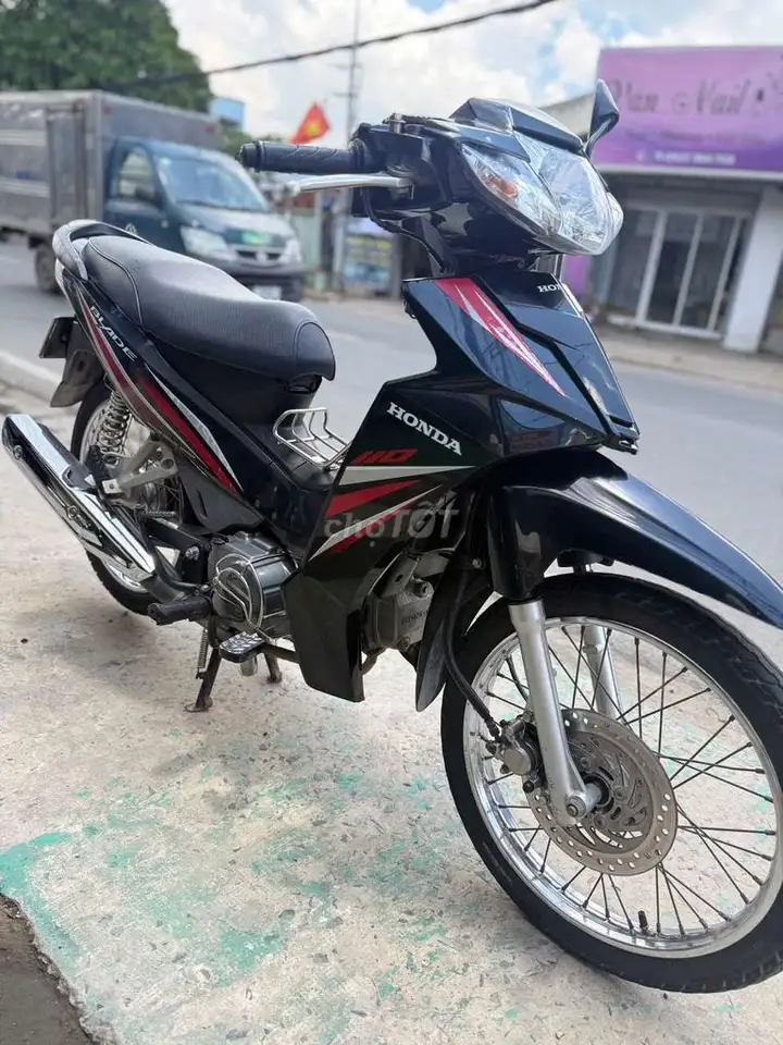 Honda Wave Blade 110 2018 черный/красный в отличном состоянии, оригинал