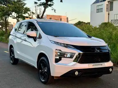 Mitsubishi Xpander 2026 AT. Пробег 25 тыс. км. Белый