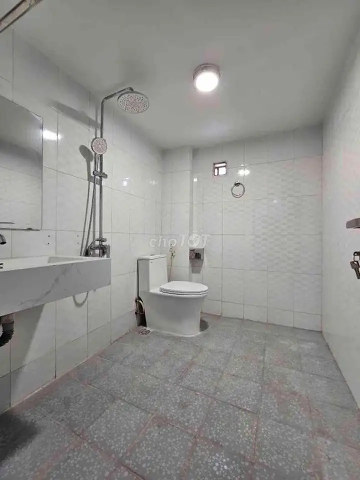Nhà 5 tầng 34m² MT 4.1m ô tô đỗ cửa Thạch Bàn 7 tỷ
