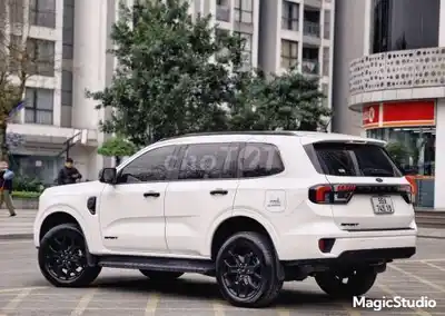 Ford Everest Sport 2024 белый 7 мест 10 тыс. км