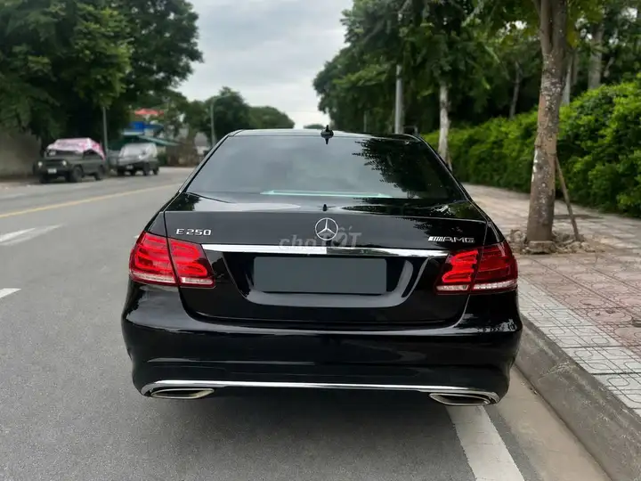 Mercedes-Benz E250 AMG 2015 черный