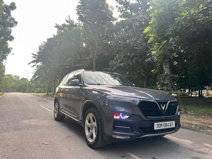 VinFast Lux SA Plus 2022, серый, 90000 км