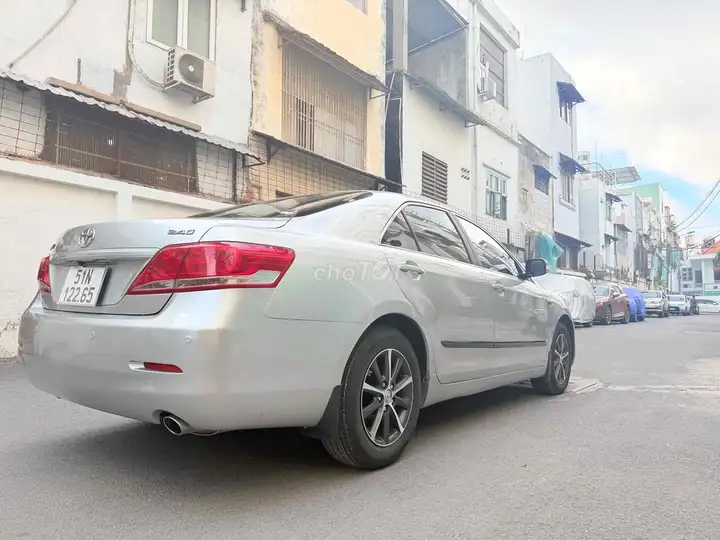 Toyota Camry 2.4G 2010 седан серебристый