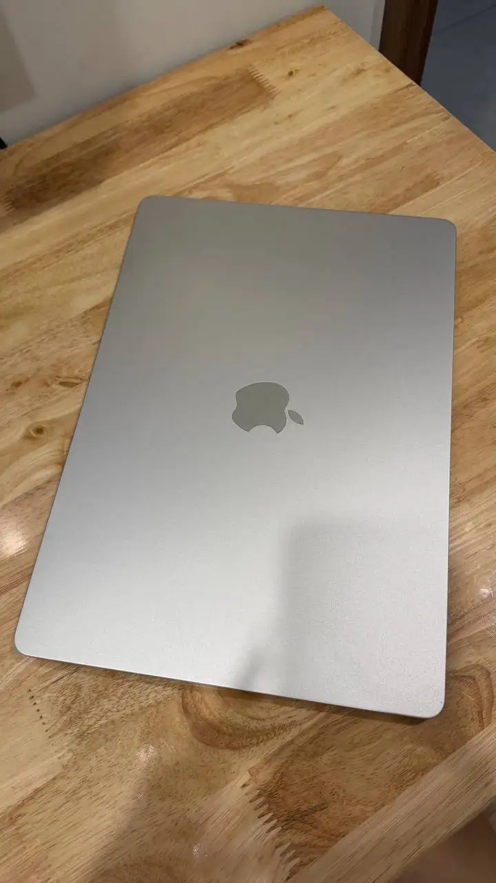 MacBook Air 15 M2 (2023) 8/256 GB, Starlight
