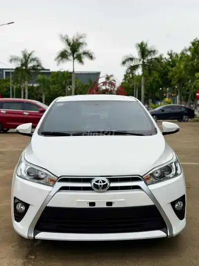 Toyota Yaris 2016 1.3AT комплектация G белый