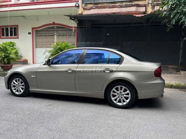 BMW 320i Sedan 2010