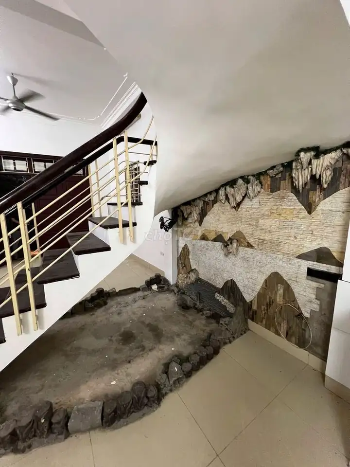 Nhà cho thuê 65m2 Xuân La, 4PN, 13tr
