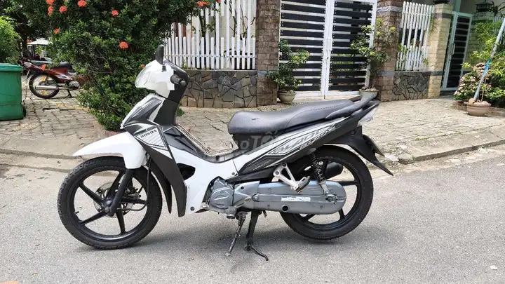 Honda Wave Blade свежий год отличное состояние мощная тихая номерах 43