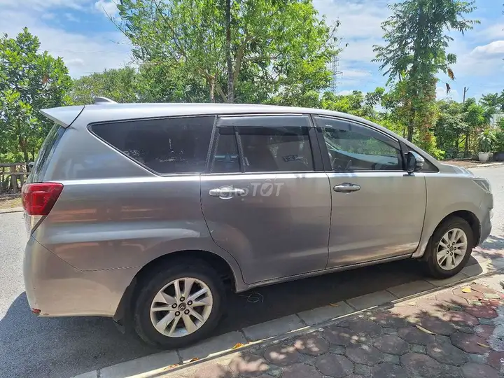 Toyota Innova 2.0E MT 2018 Серебристый 8 мест