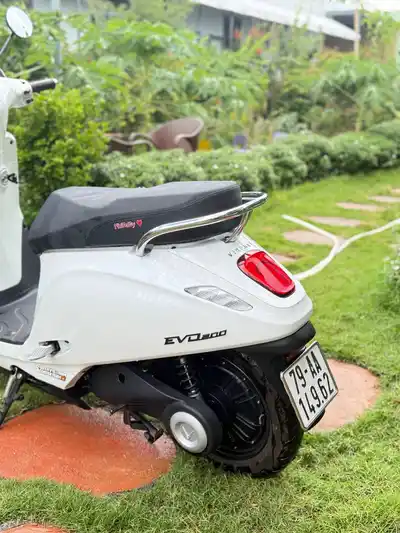 Электробайк VinFast Evo 200 с собственной батареей (Белый жемчуг)