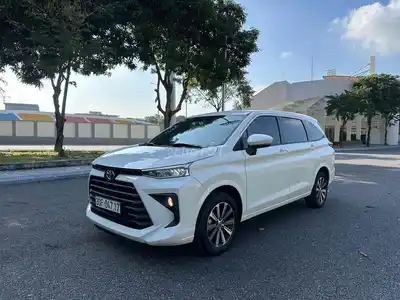 Toyota Avanza Premio 1.5L, 7 мест, белый, 80 000 км