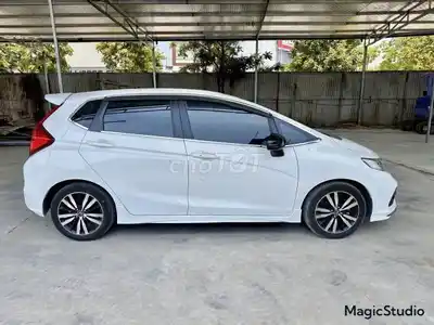 Honda Jazz RS 2018 белая 90000 км импортная