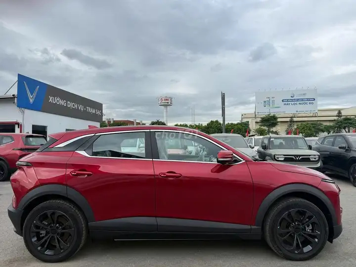 VinFast VF6 Plus 2026 красный